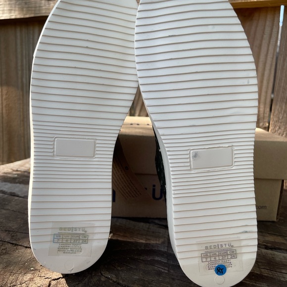 NIB BED STU Lyne in Pistachio Rustic. - Picture 11 of 12